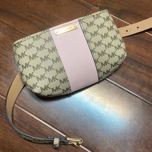 Michael Kors belt bag size S/M